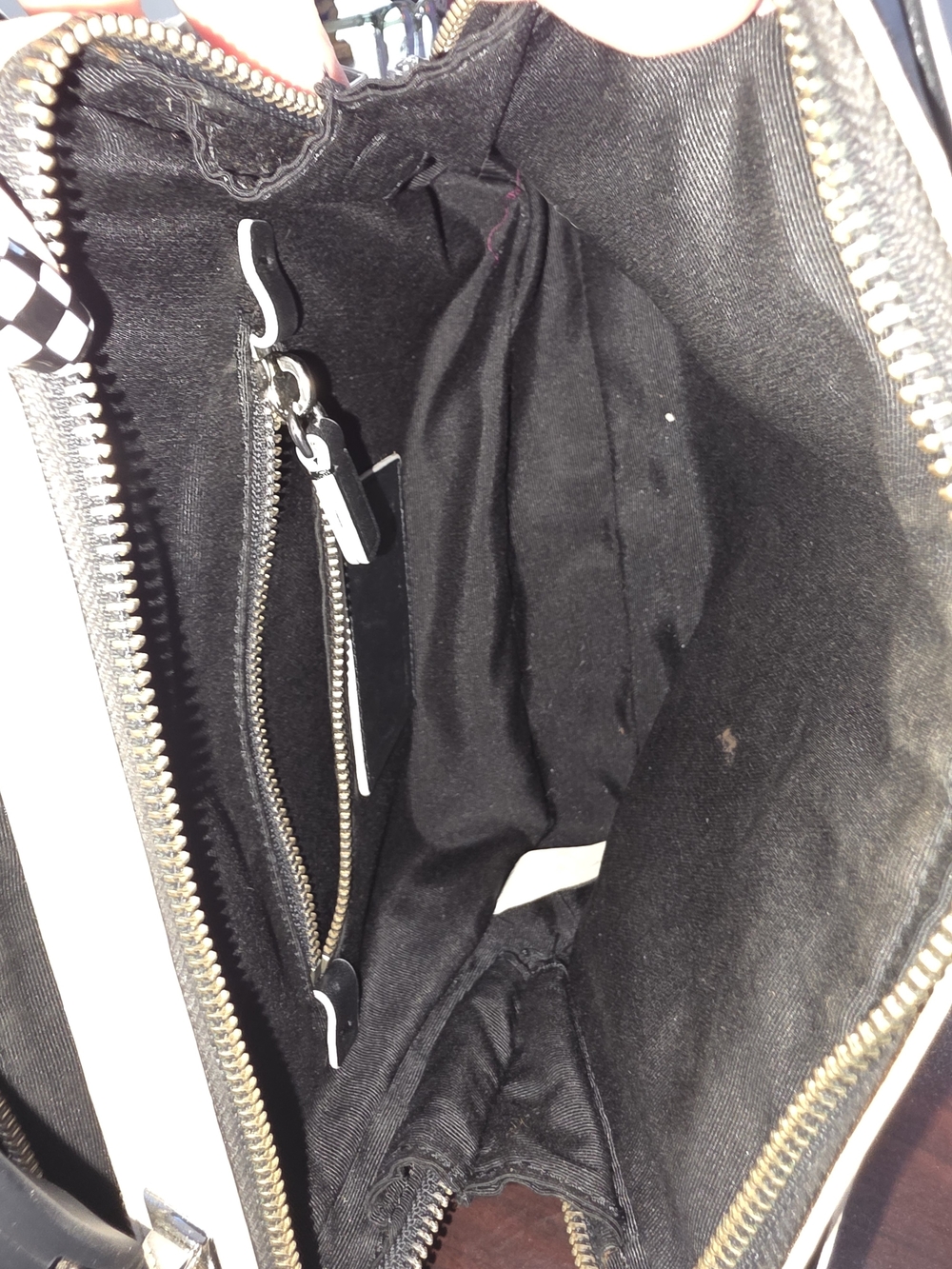 Marc Jacobs Black and White Crossbody Box Bag - Picture 7 of 7